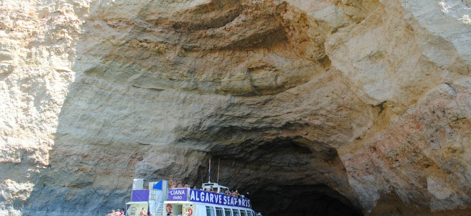 cave-cruises-algarve-albufeira-2-1920x880 (1)